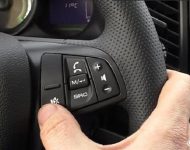Как переключать треки/радиостанции на руле Lada XRAY