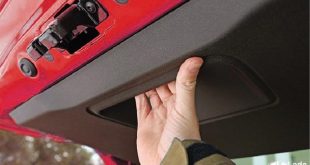 Как снять обшивку двери багажника на Lada XRAY