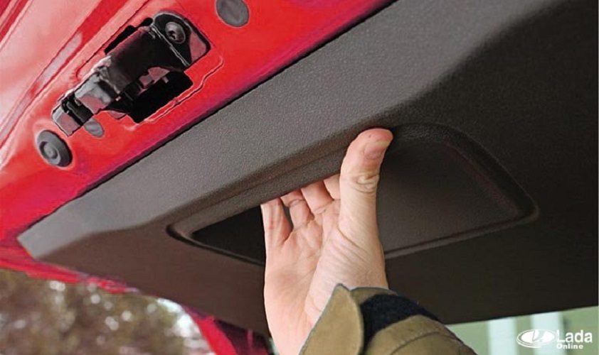 Как снять обшивку двери багажника на Lada XRAY