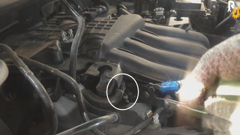 Как заменить свечи зажигания на двигателе Renault-Nissan H4M-HR16DE