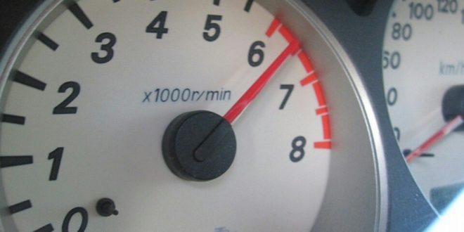 Нужно ли «крутить» мотор до отсечки?