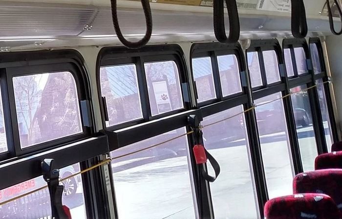 Для чего в американских автобусах натягивается желтая веревка