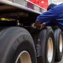 Срочная замена чулка полуприцепов: что делать, если защитный кожух порвался прямо на ходу