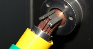 Проверка кабеля зарядки: изоляция и контакты