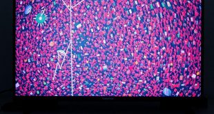 Осмотр мультимедийного экрана: битые пиксели