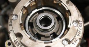 Проверка крышки трамблёра: контакты и износ