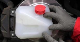 Осмотр бачка тормозной жидкости: маленький ритуал безопасности на каждый выезд