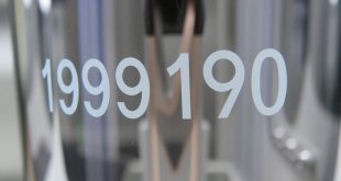 Осмотр маркировок на стёклах: год и производитель